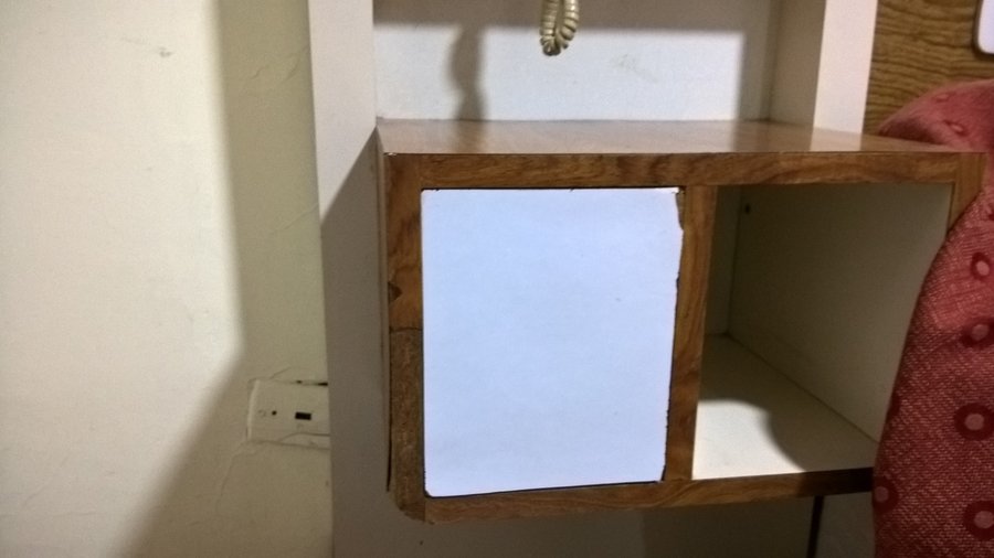 Detalle de mesa de luz