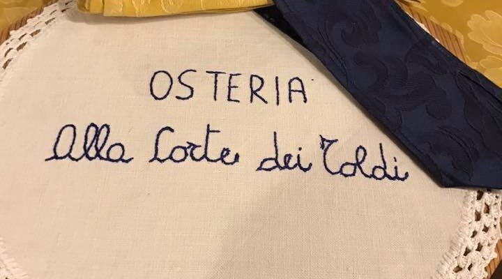 Sottopiatto ricamato a mano