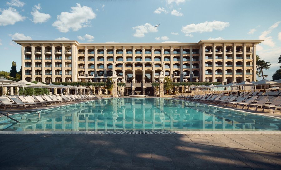 Astor garden Hotel - a new five-star hotel located in the Saints Constantine and Helena Resort
