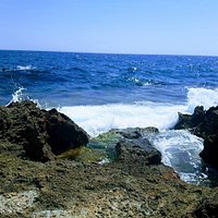 Un tuffo nell’acqua blue! Mare selvaggio acqua limpida e cristallina. Ci vuole molta abilità per