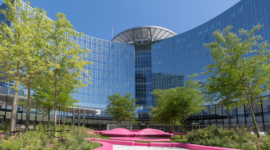 Hotel Exterior with sun-filled Piazza