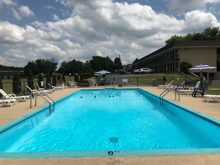 Geneva Wells Inn Pool: Pictures & Reviews - Tripadvisor