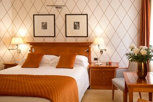 Room & Suite