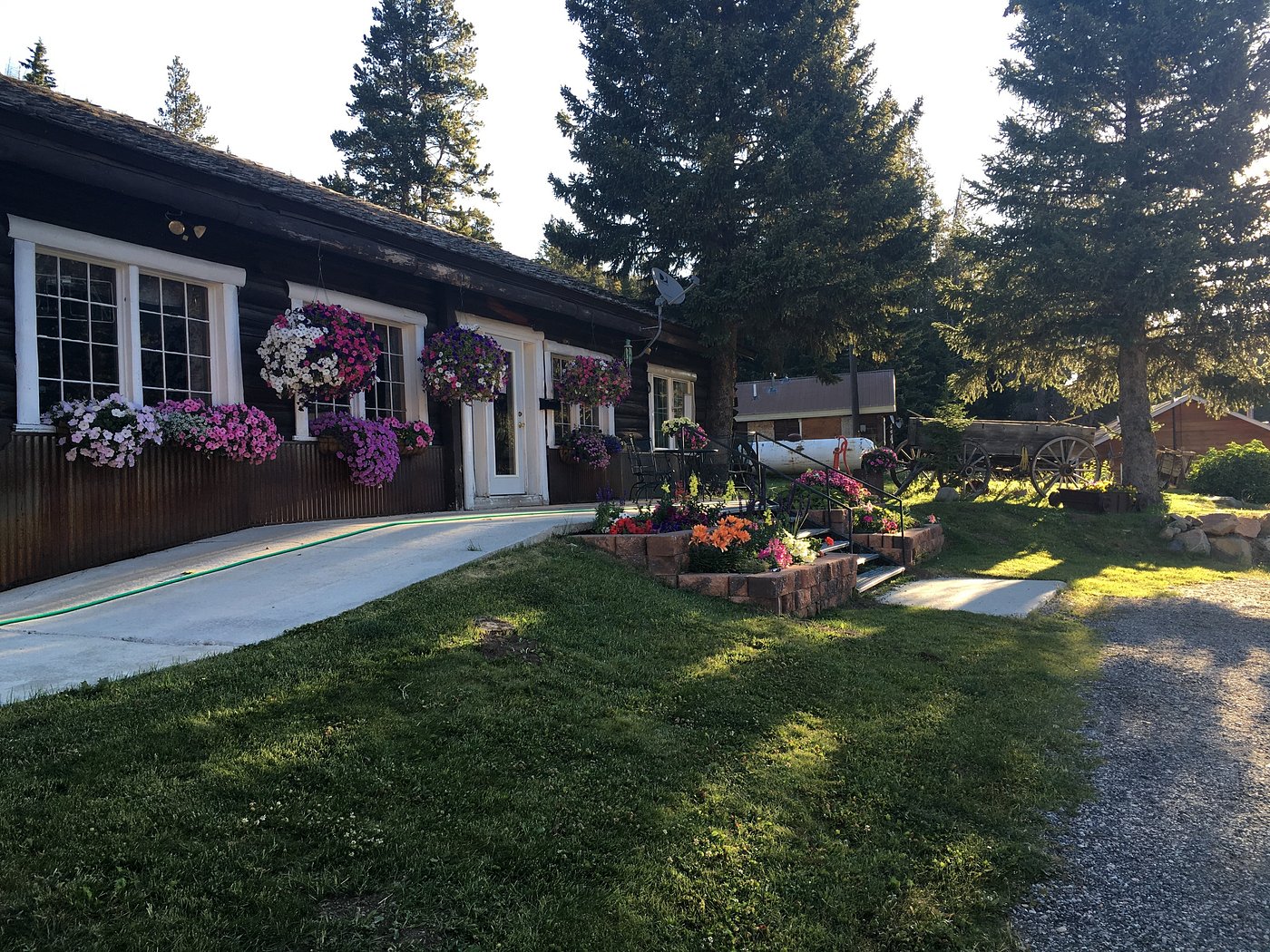 ANTLERS LODGE COOKE CITY (AU$291): 2022 Prices & Reviews (MT) - Photos