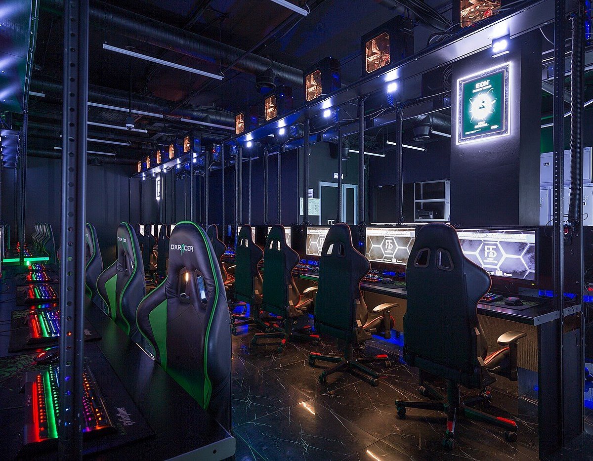 Gaming center. F5 киберклуб. F5 центр киберспорта. Центр киберспорта Вешняковская 22а. F5 компьютерный клуб Выхино.