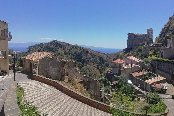 Sole e Luna di Sicilia Has Mountain Views and Washer - UPDATED 2024 -  Tripadvisor - Santa Teresa di Riva Vacation Rental