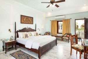 Room & Suite