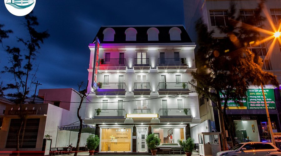 Khách sạn về đêm
