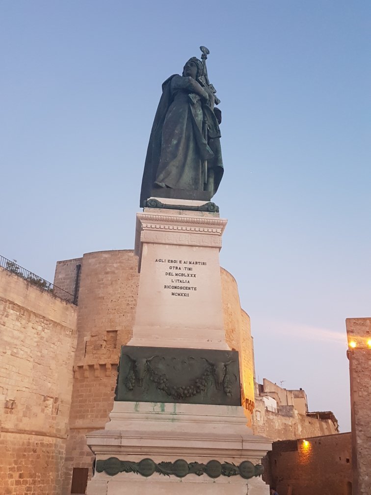 Monumento Agli Eroi E Martiri Del 14 Agosto 1480 MONUMENTO AGLI EROI E MARTIRI DI OTRANTO - Qué SABER antes de ir