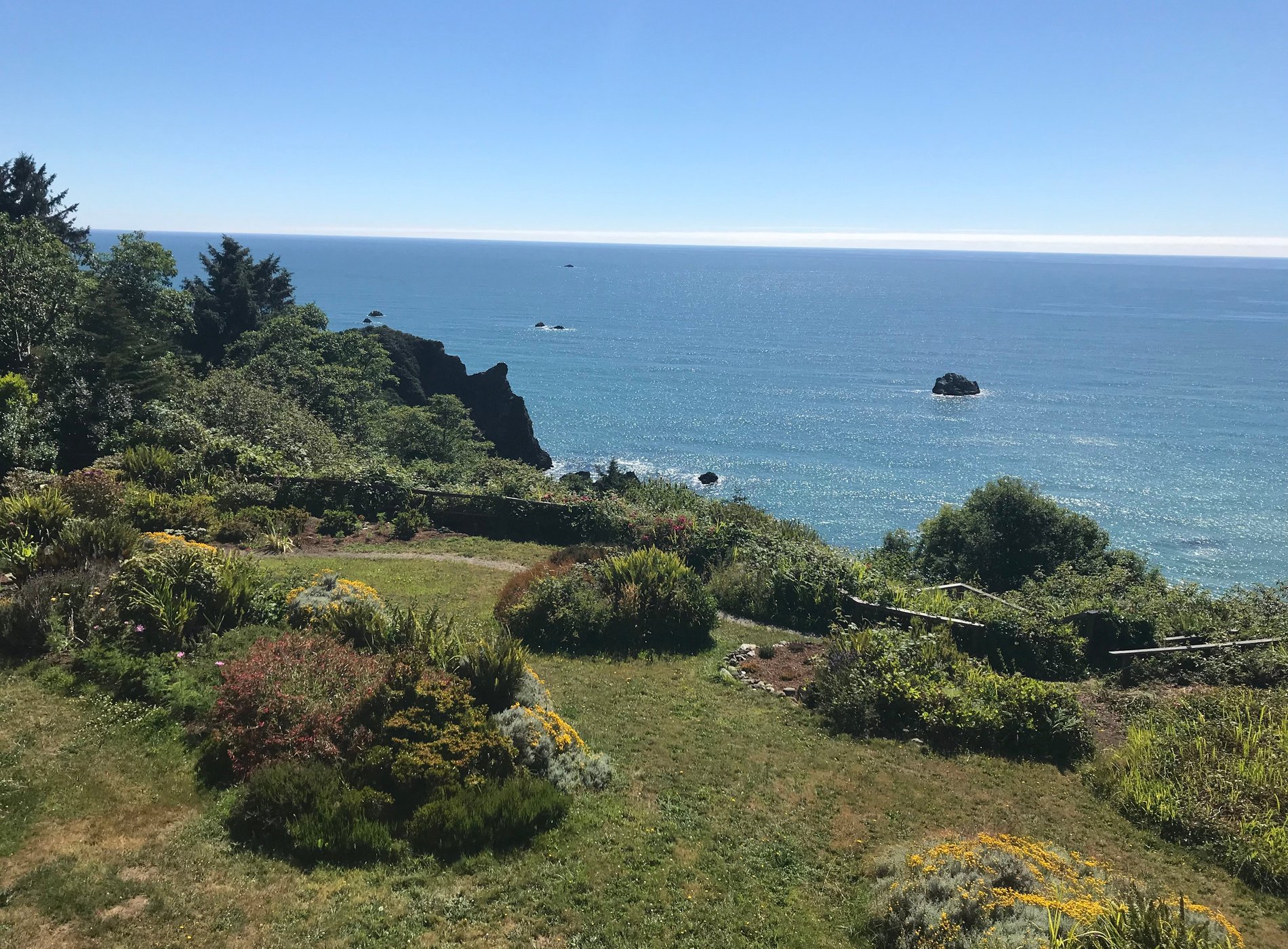 Turtle Rocks Oceanfront Inn by null