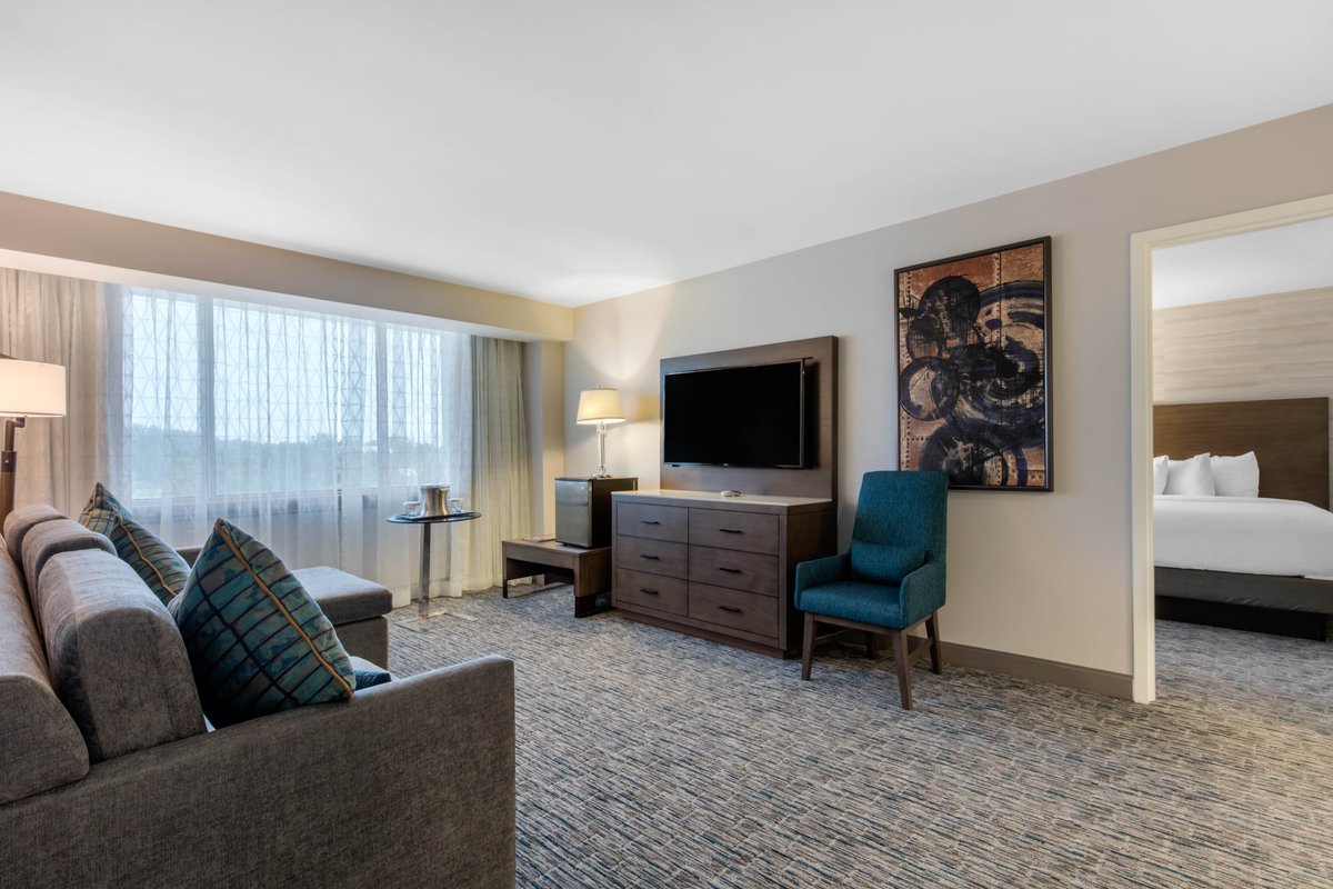 DoubleTree by Hilton Birmingham Perimeter Park Rooms: Pictures ...