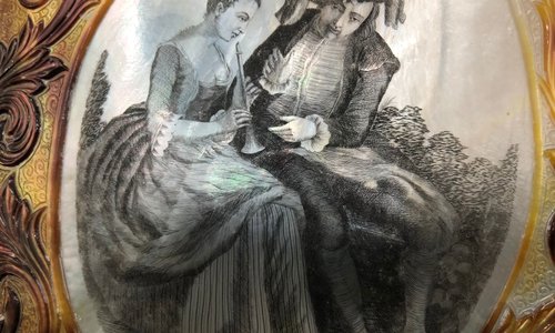 Particolare del disegno sulla pagina di un ventaglio