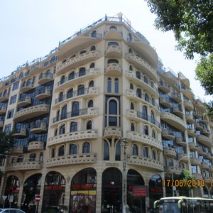 Widok hotelu od strony parku