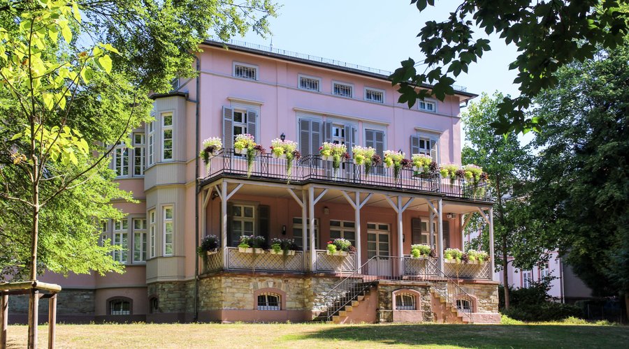 Bad Soden: Paulinenschlösschen (am Alten Kurpark)