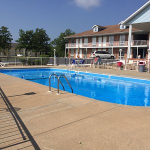 Seasonal outdoor swimming pool
