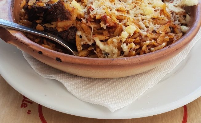 Bellissimo posto...lettini ed ombrelloni in spiaggia gratuiti...box portaoggetti a chiusura con 