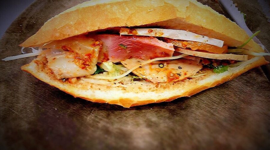 Bánh mì đường phố