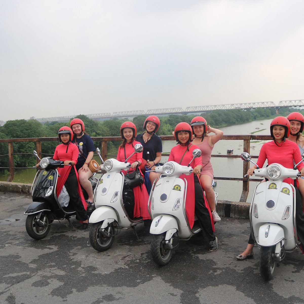 female vespa tour