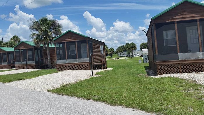 The Glades RV Resort, Golf and Marina cabin rentals near the golf course and Crumb's Country Gri