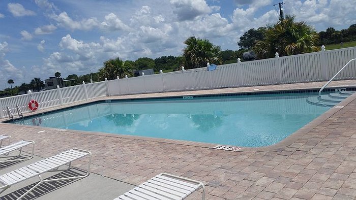 The Glades RV Resort, Golf and Marina heated pool.