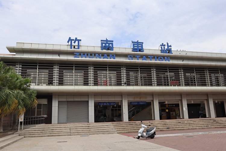 Jhunan Railway Station image