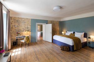 Room & Suite