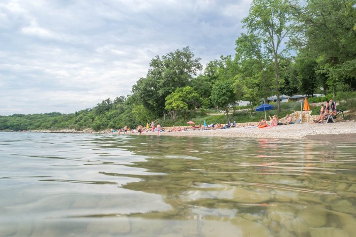 Strand im Campingplatz von Njivice 