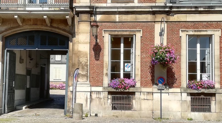 Office de Tourisme Destination Le Tréport-Mers, bureau de Eu. Situé Place Guillaume le Conquéran
