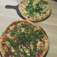 Pizza chèvre-miel & Pizza végétarienne