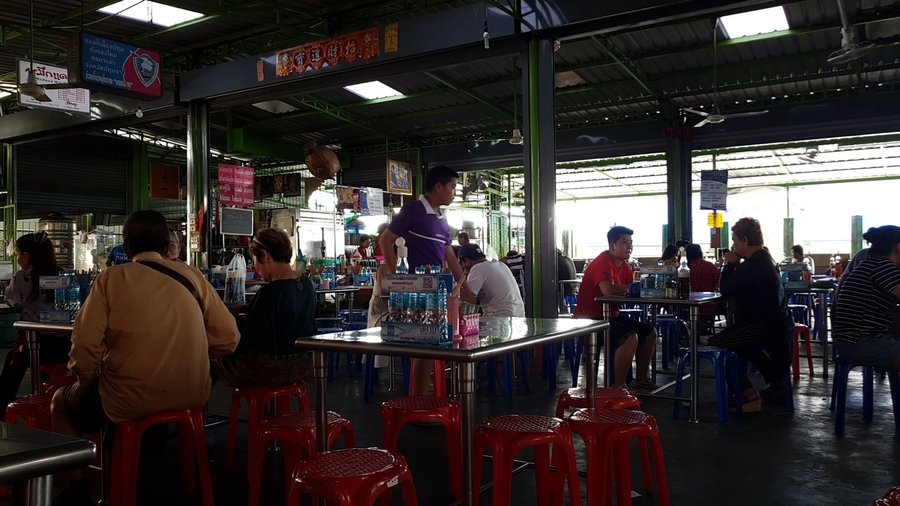 ร้านก๋วยเตี๋ยวหมูโบราณ ริมน้ำ