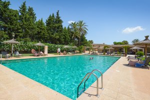 Pool & Beach