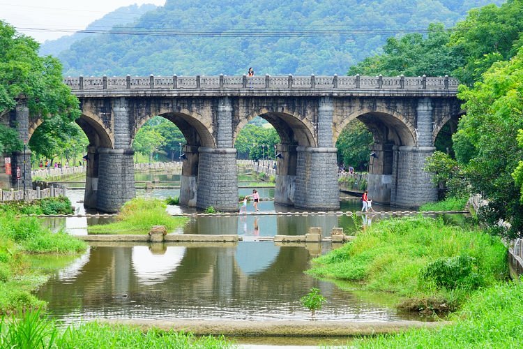 Dong An Bridge image