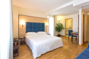Room & Suite