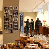 Notre boutique propose souvenirs et produits locaux