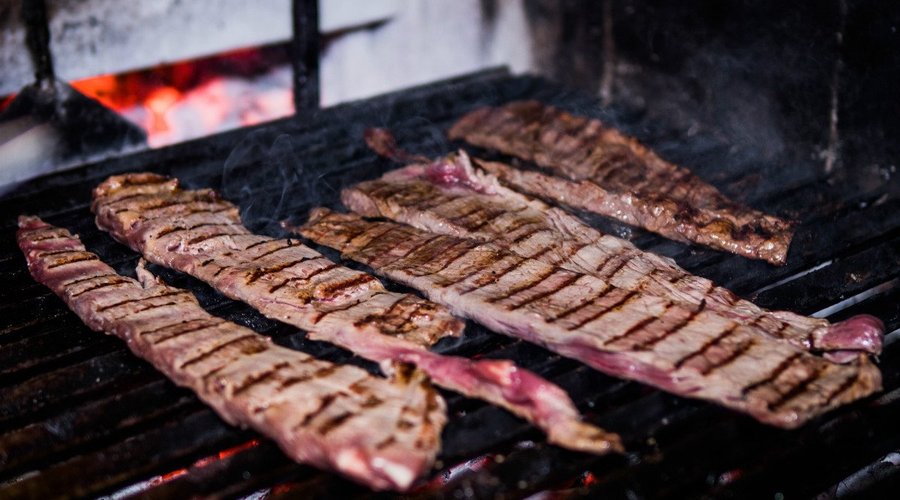 Ven y prueba la mejor carne al GRILL en El Churrasco Las Palmas. 