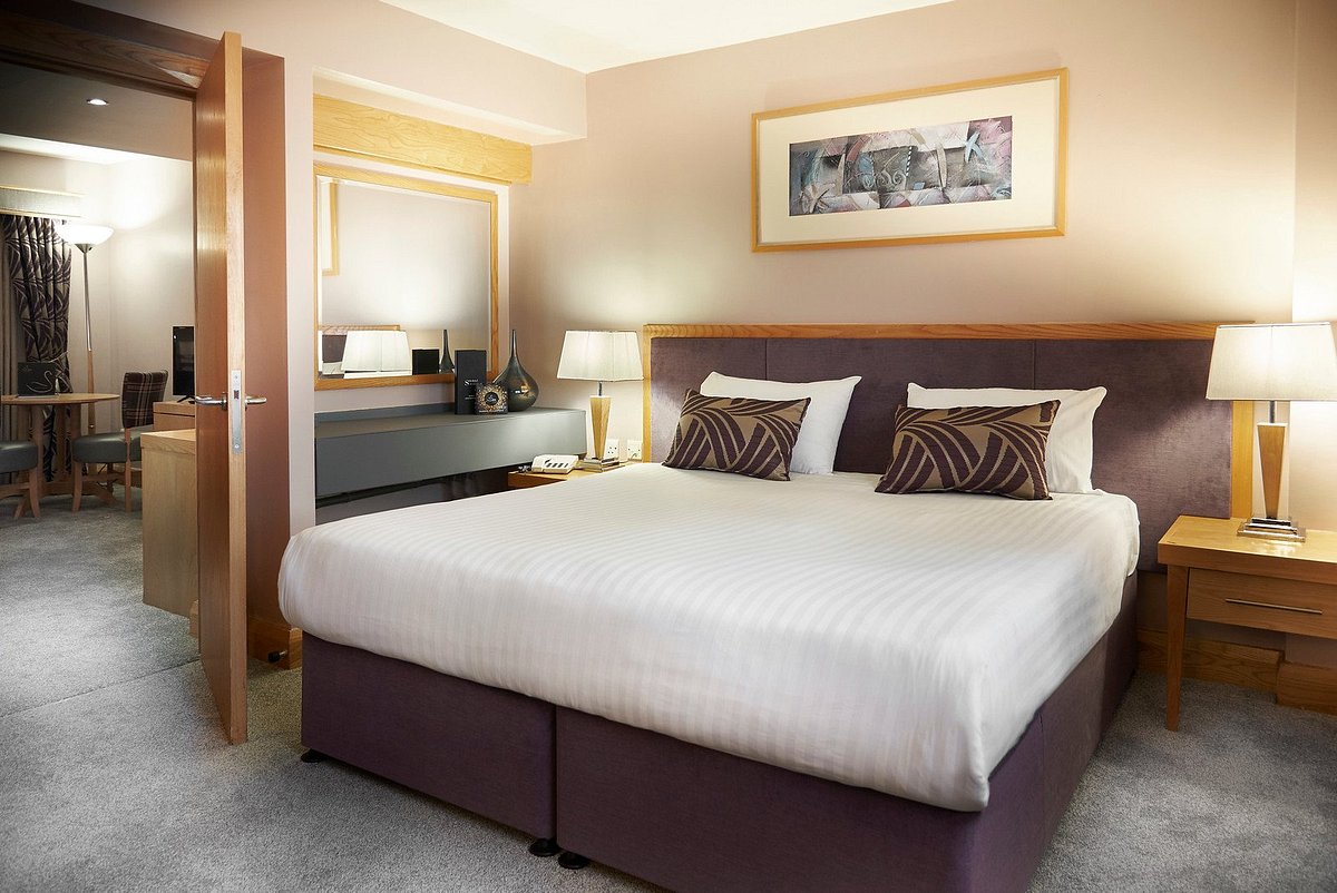 Suites Hotel Knowsley Hotel &amp; Spa, hotell i Liverpool