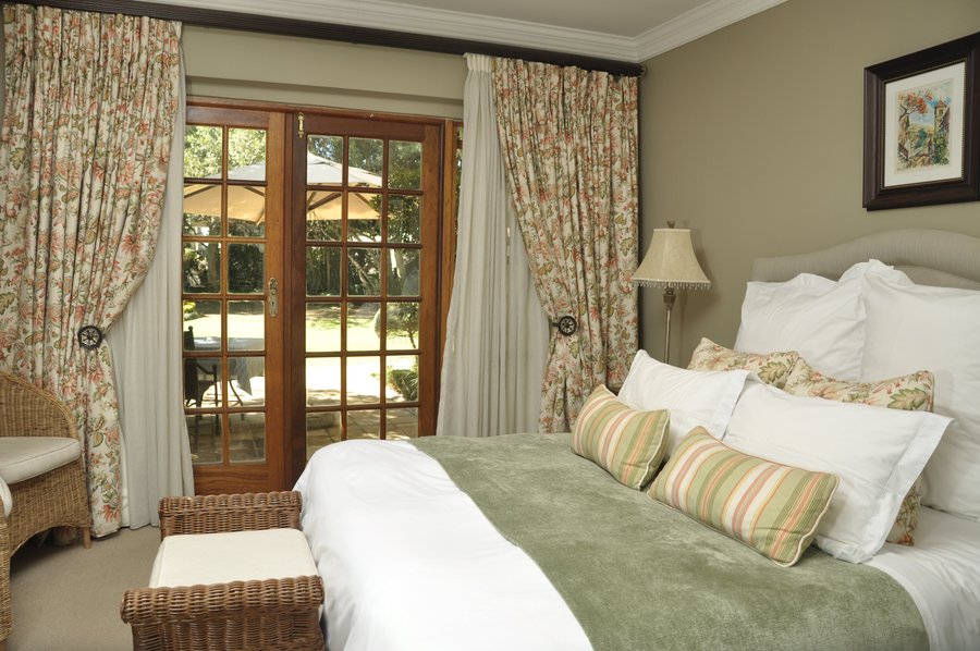 HOLE IN ONE BOUTIQUE HOTEL AND CONFERENCE CENTRE - Guest house Reviews ...