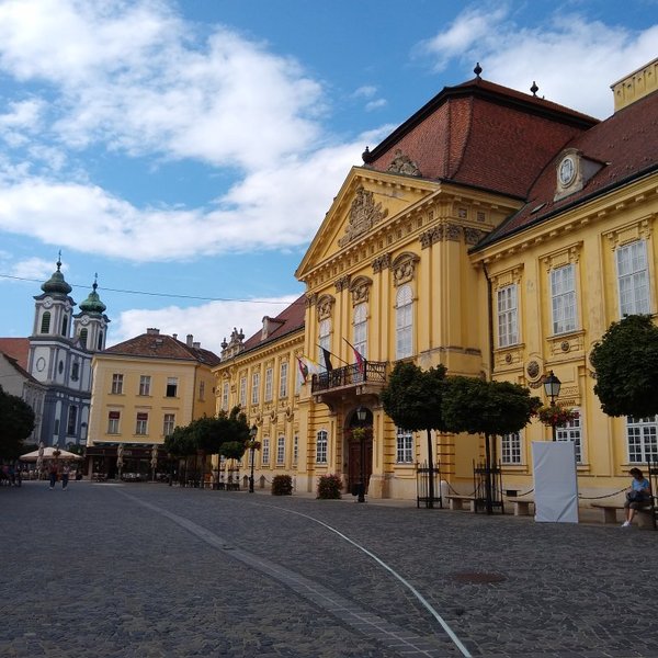 Viragora Flowerclock (Szekesfehervar) - All You Need to Know BEFORE You Go