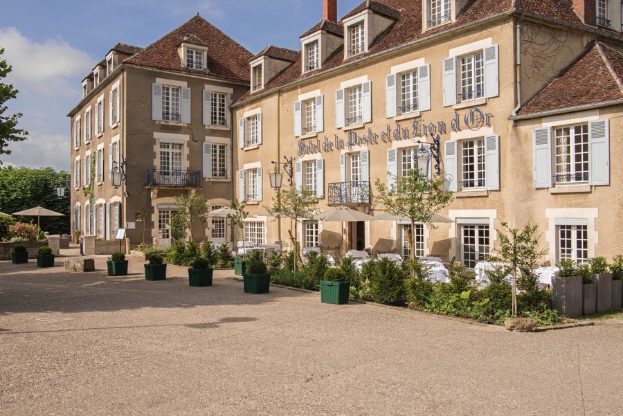 HOTEL DE LA POSTE ET DU LION D'OR  Updated 2022 (Vezelay, France)