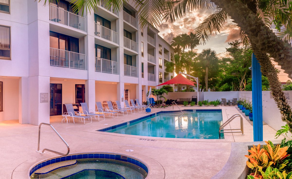 Courtyard by Marriott Naples Pool Pictures & Reviews - Tripadvisor