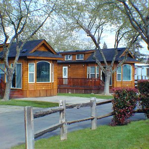 Cottage rentals sleep up to 6 guests. Studio cottage accommodates 2 guests. 