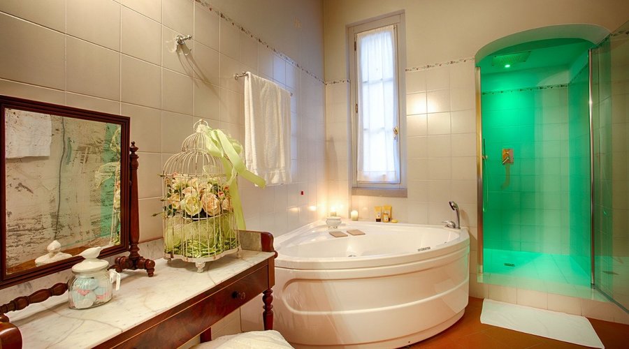 Suite Bathroom