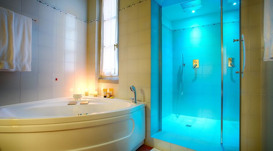 Suite Bathroom