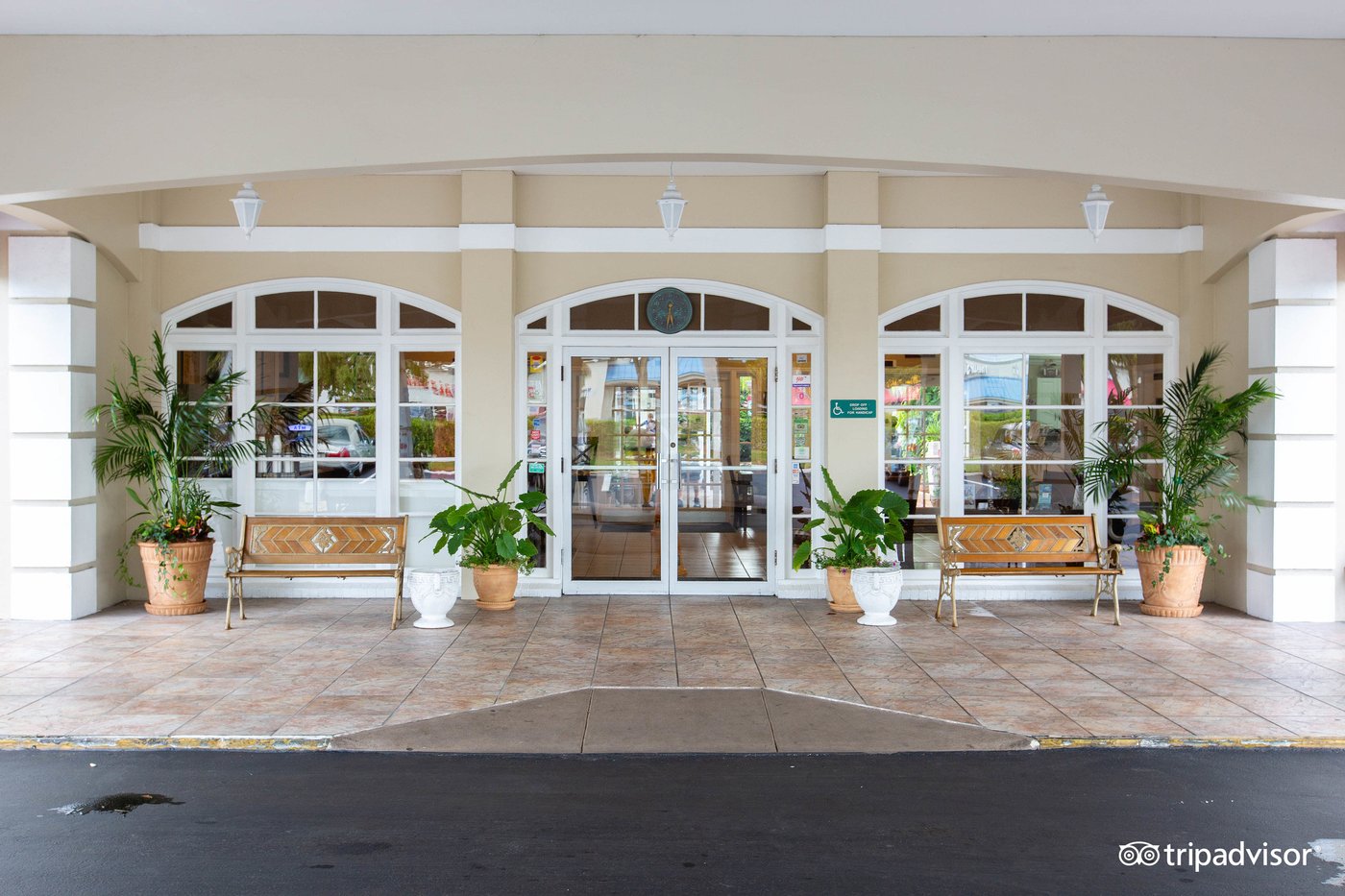 Gulfcoast Inn Tamiami Trail North Naples Fl