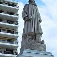 La sculpture sur son socle