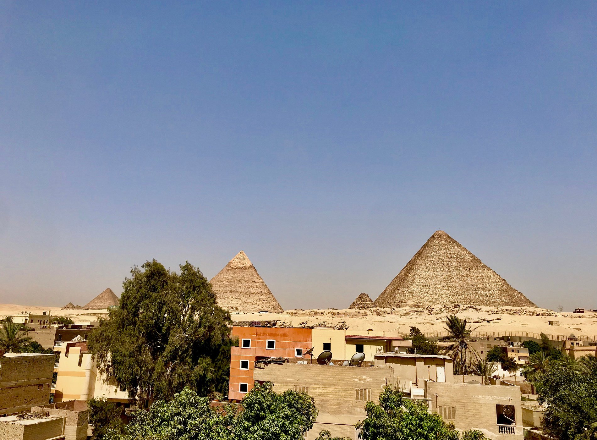 3 Pyramids View Inn. image