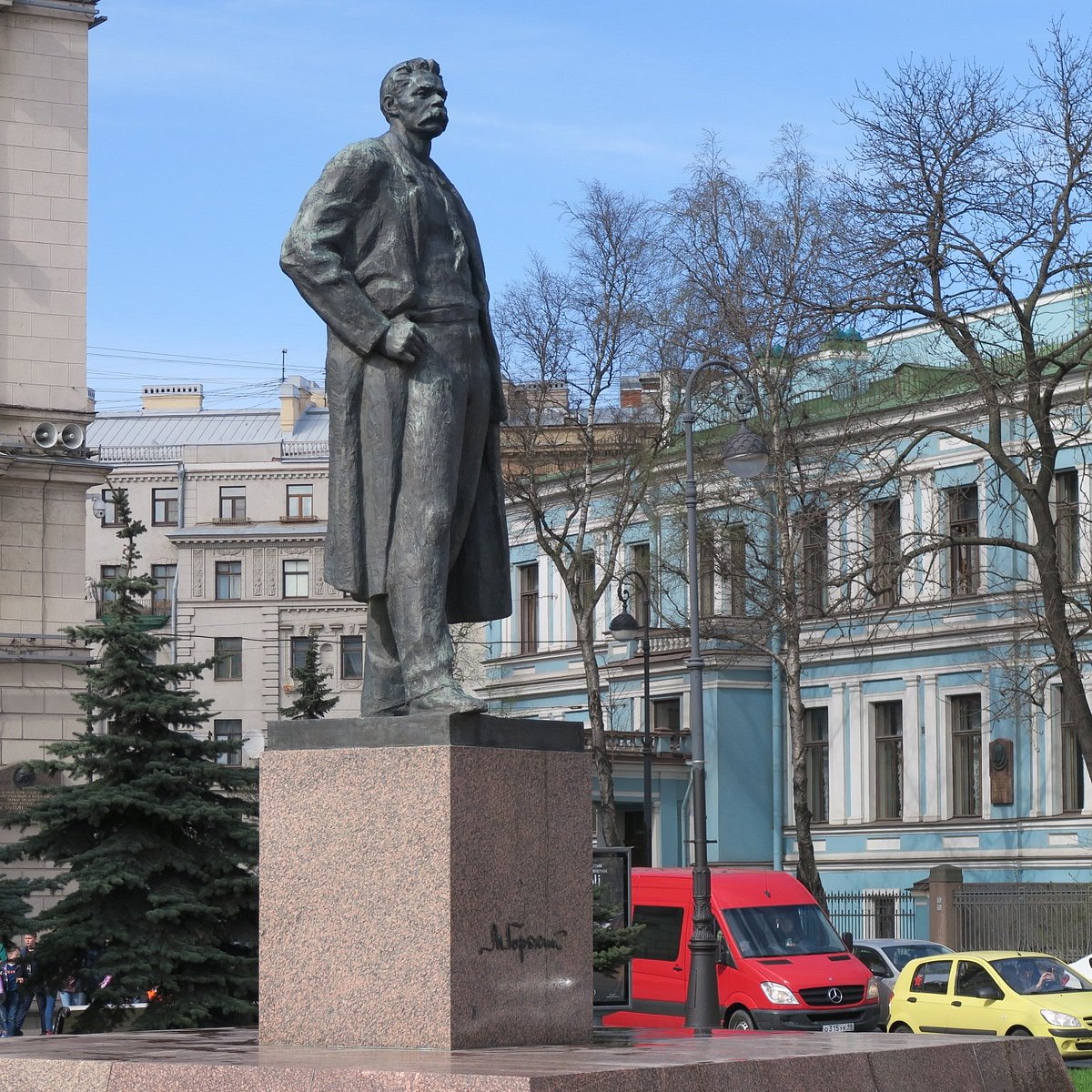 Памятник Горькому в Санкт-Петербурге