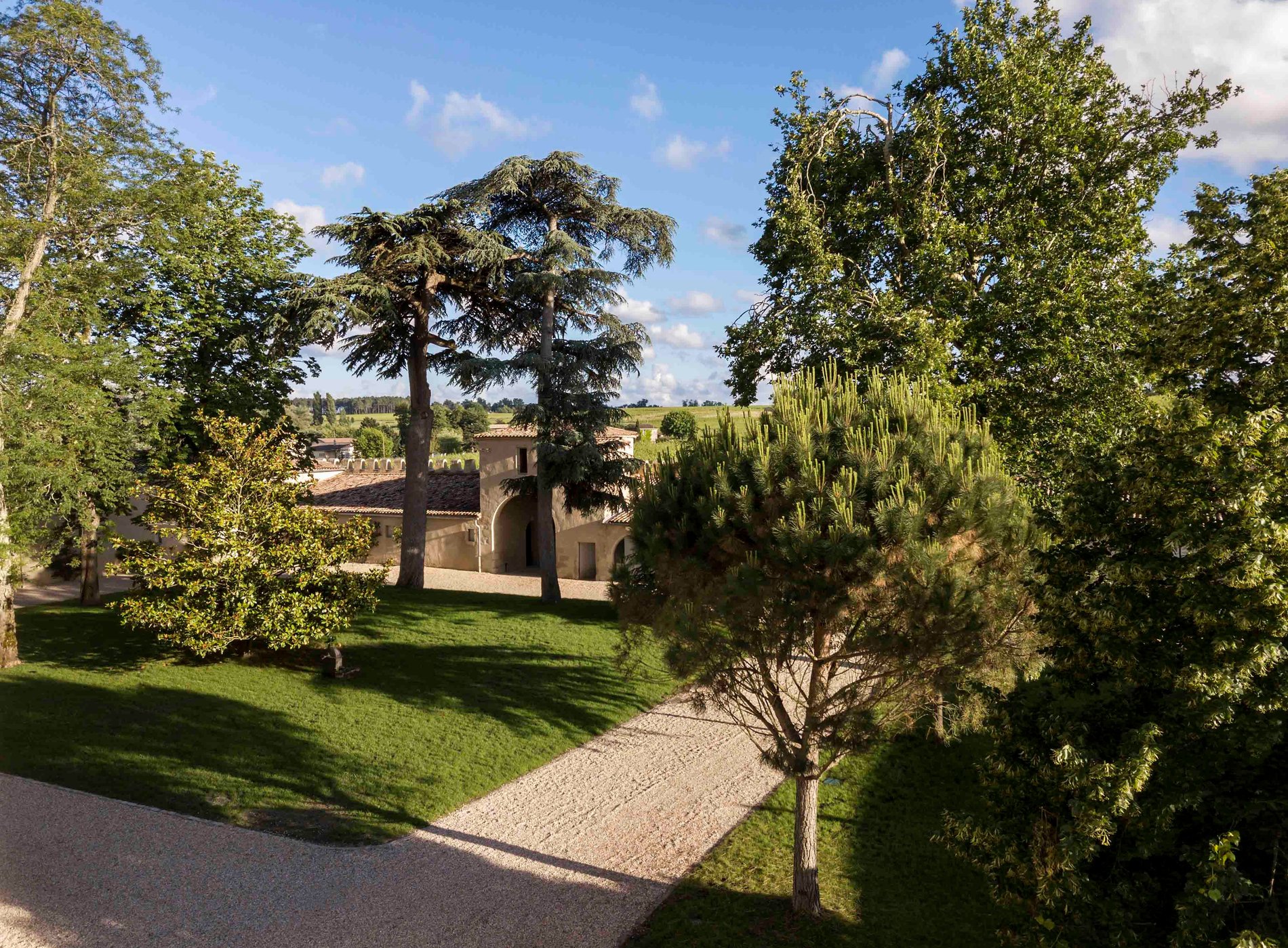 CHATEAU LAFAURIE PEYRAGUEY HOTEL & RESTAURANT LALIQUE by null