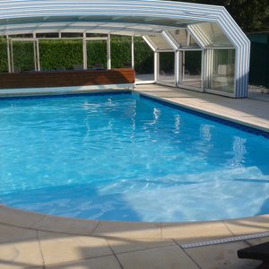 superbe piscine parfaitement propre!