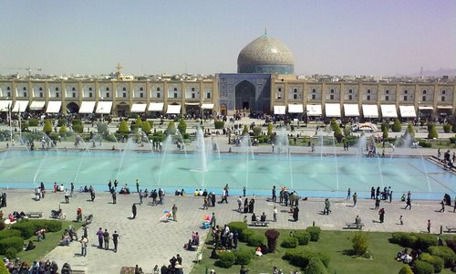 La piazza Naghsh-e jahàn.ossia L'immagine del mondo.tra il 1598 e il 1629, includa moschea e pal